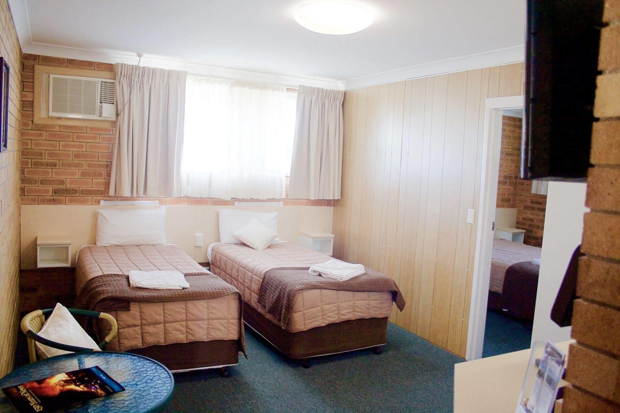 Buckaroo Motor Inn วอริก ภายนอก รูปภาพ